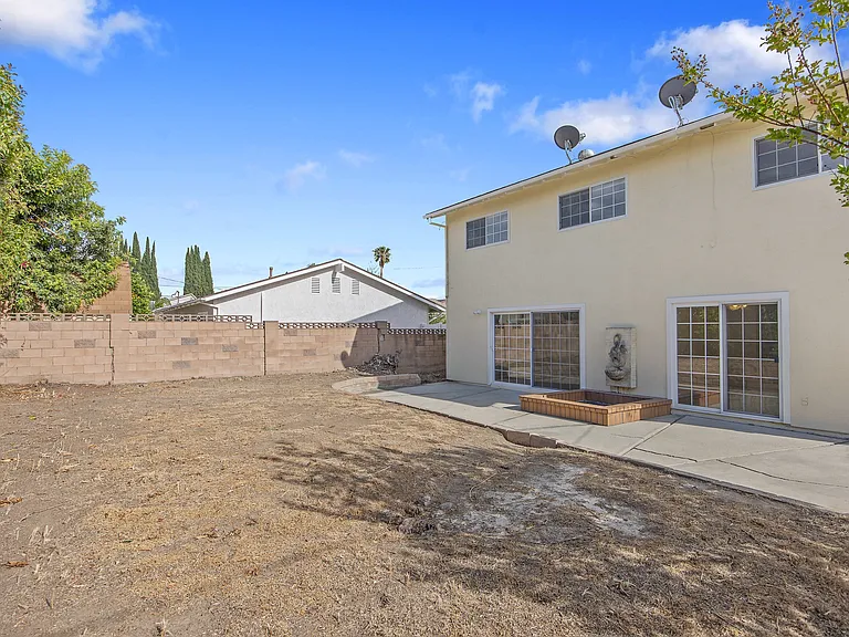 2087 Rhoda St — Photo 22