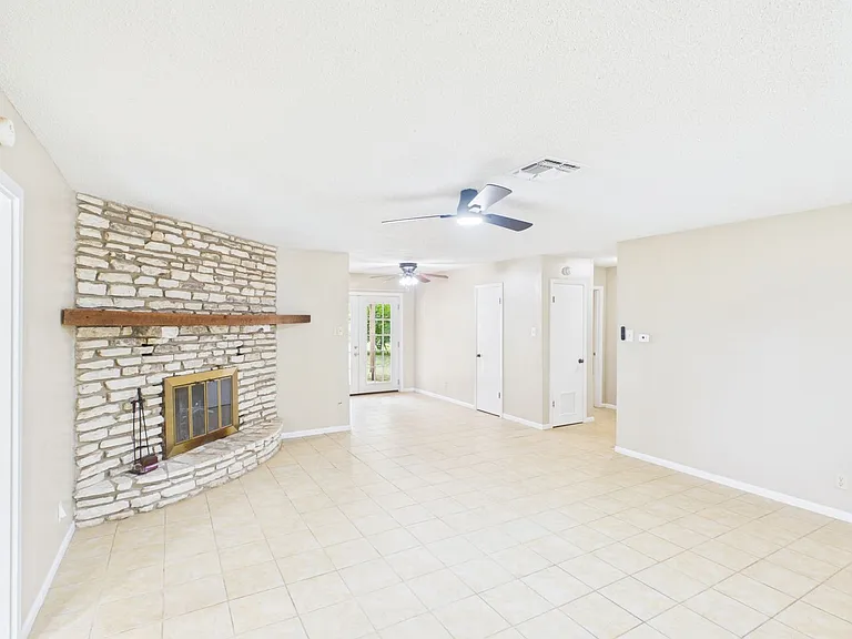 328 Glenmoor Dr — Photo 4