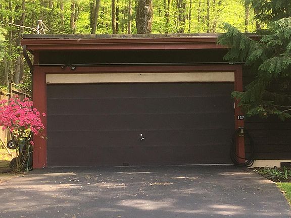 3rd image of 137 S Meadowbrook Ln