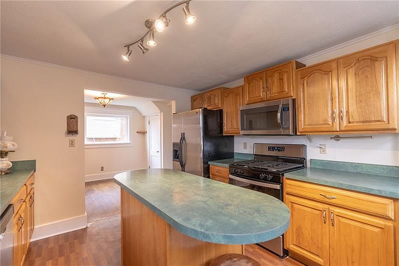 406 Woodland Ave, Grove City, PA 16127 Zillow