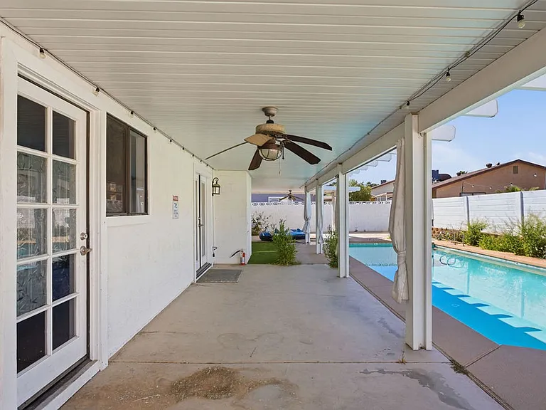 4561 Paseo El Rio Dr — Photo 32