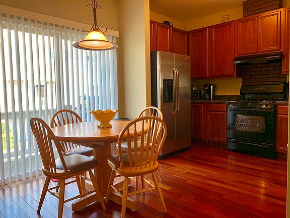 5th image of 706 Hanbury Dr #1