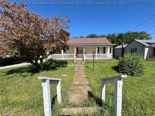 265 Pike St, Hartford, WV 25247