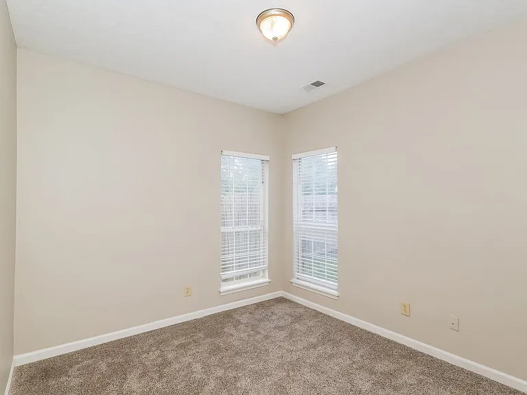 495 Anna Ave — Photo 13