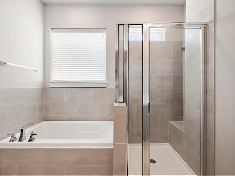 604 Thornton Oaks Ln #B — Photo 20