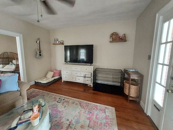 3rd image of 302 Ridgeway Rd #2