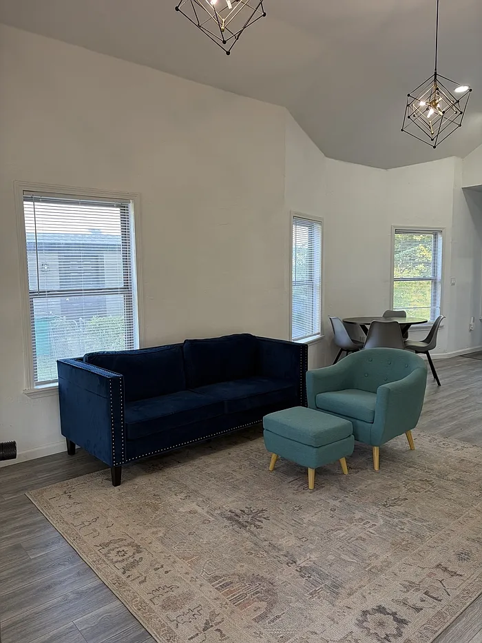 3 bed, 2.0 bath, 1054 sqft, $1,550 — Photo 3