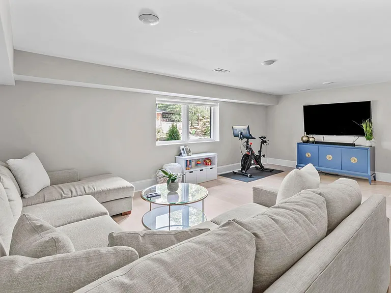3513 Brook Dr — Photo 34