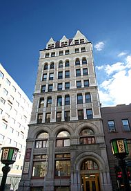 5th image of 166 Montague St APT 4A