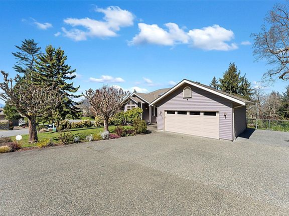 3rd image of 1471 Haida Rd