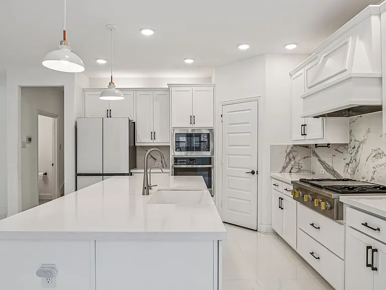 329 Magnolia St — Photo 45