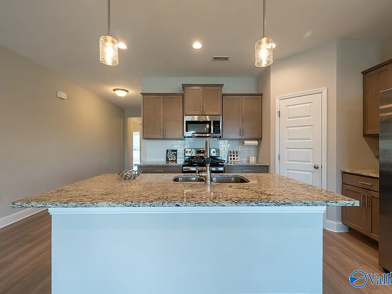 106 Elaina Grey Ct — Photo 4
