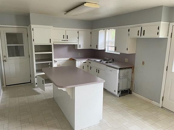 5th image of 9408 Oleander Dr