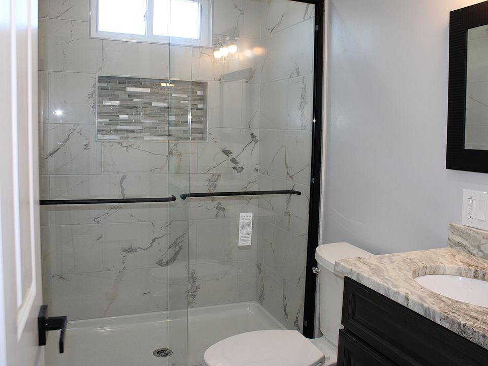 1st floor Bath