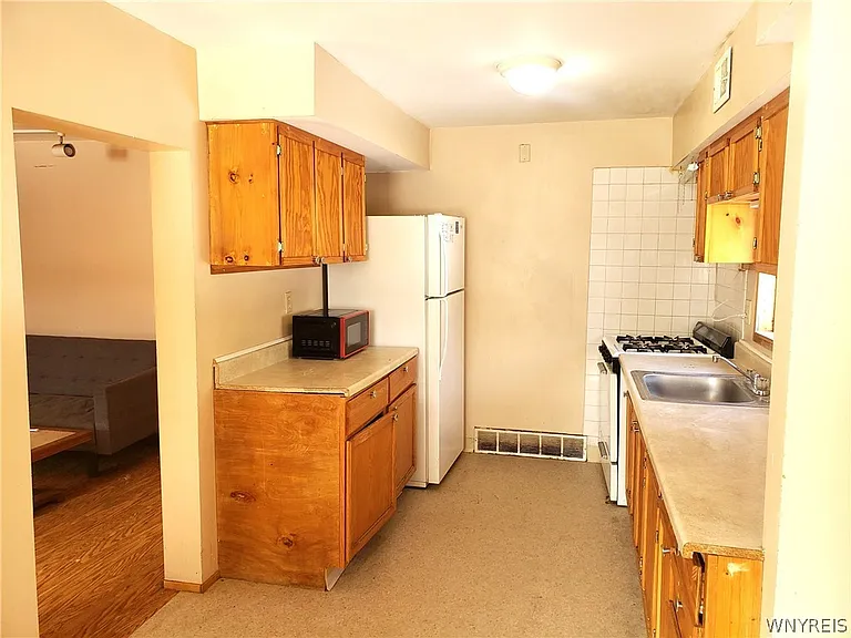 91 Springville Ave — Photo 6