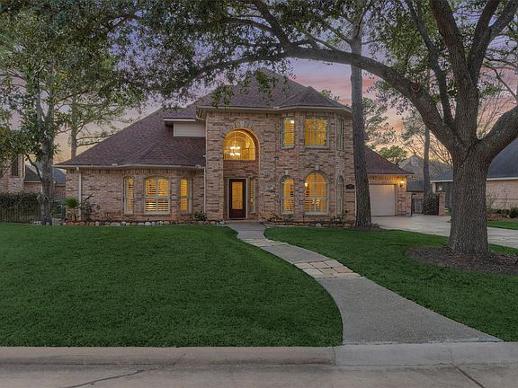 5th image of 147 Sunnyvale W