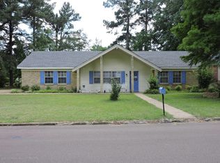 977 Valley Springs Dr, Southaven, MS 38671