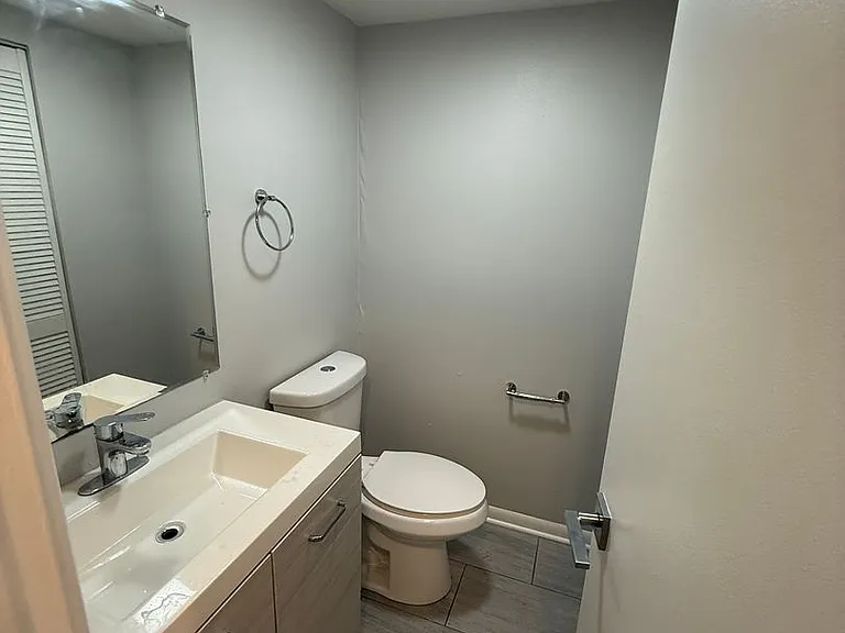 744 W Gordon Terrace — Photo 28