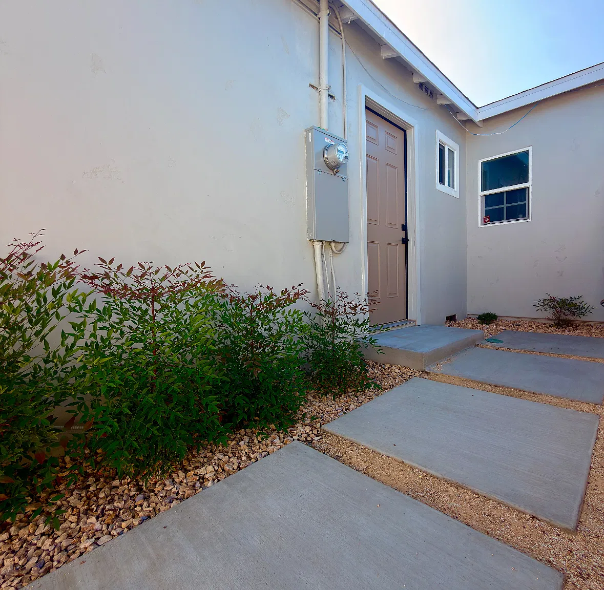 1 bed, 2000 sqft, $1,200 — Photo 1