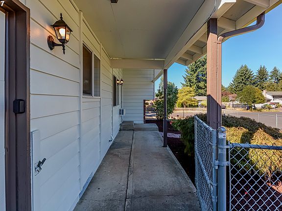 5th image of 1812 NE 155th Ave