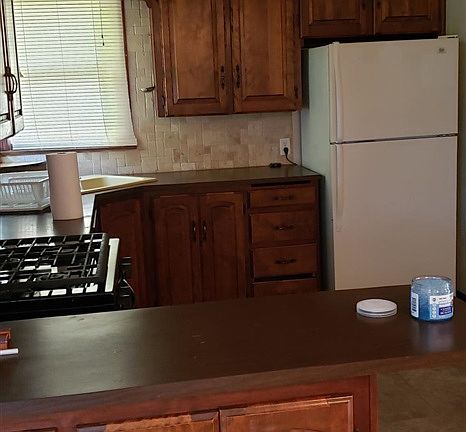 4th image of 1704 Gibson Pl