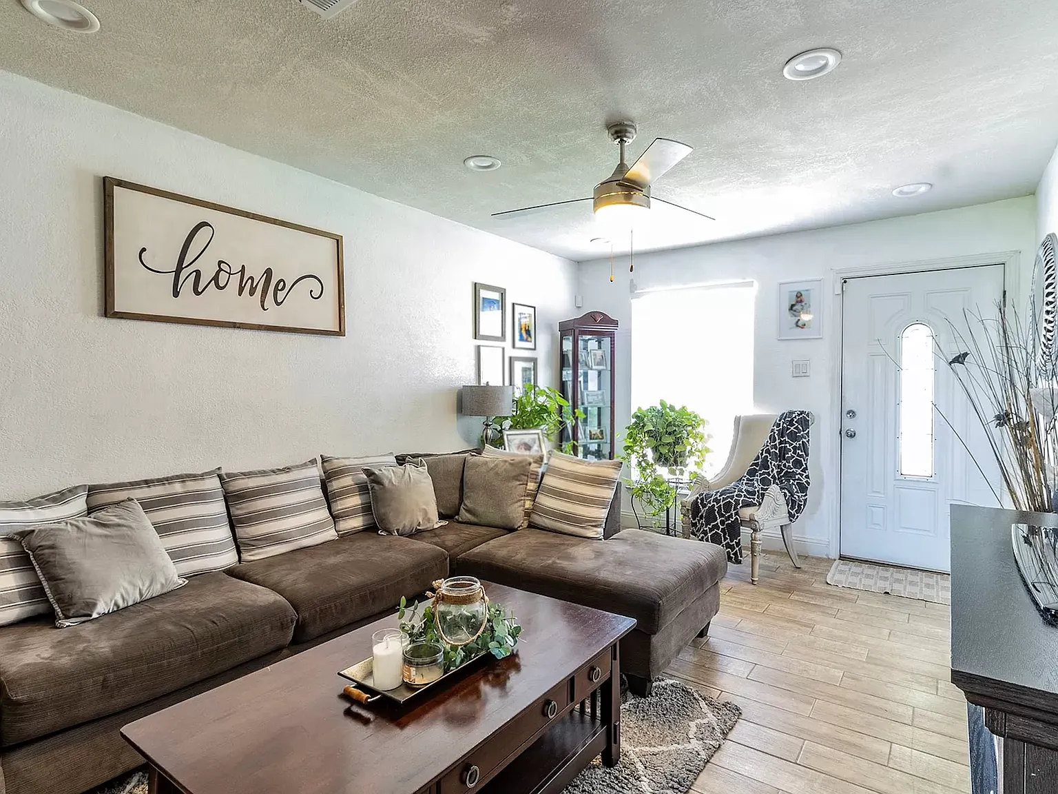 3 bed, 1.5 bath, 1031 sqft, $1,950 — Photo 1