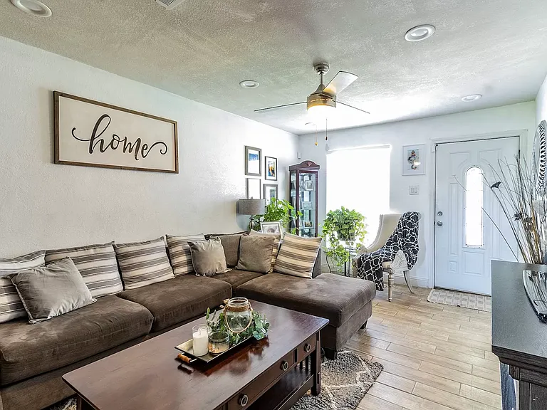 626 Wren Ave — Photo 1