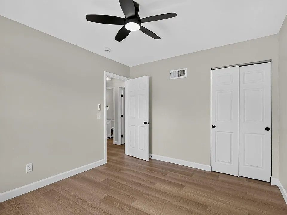 21 S Perry Cir