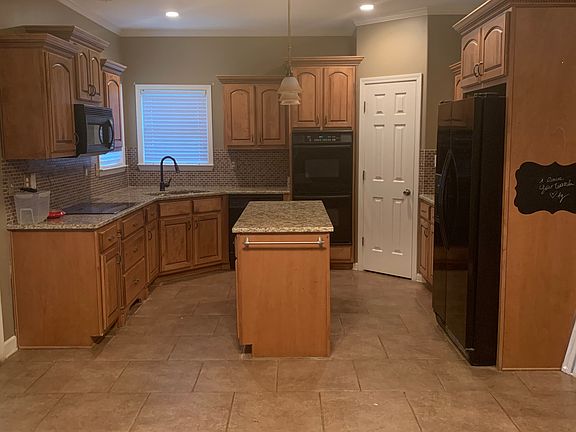 2nd image of 3779 Woodcrest Dr