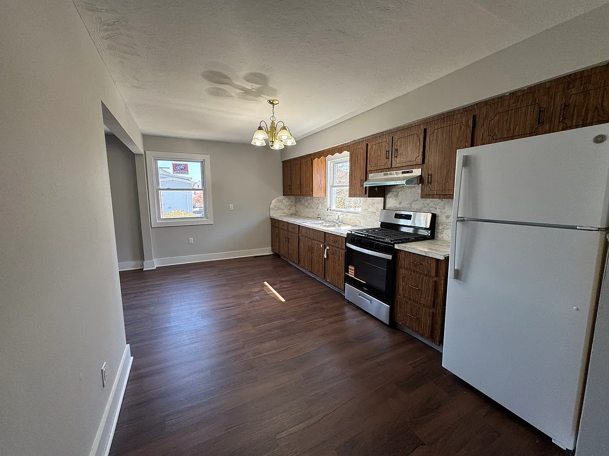 Building Photo - 8 Lincoln Pl #2