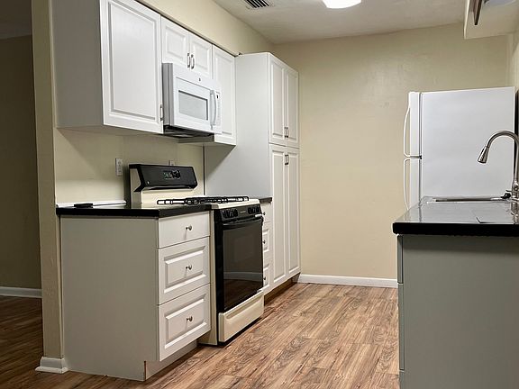 4th image of 2625 NW 49th Pl