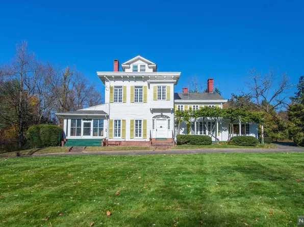 235 Wearimus Rd, Ho Ho Kus, NJ 07423