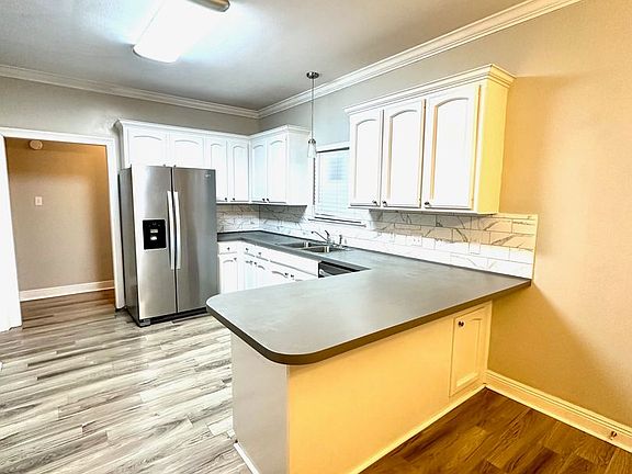 3rd image of 14335 Meadow Ln