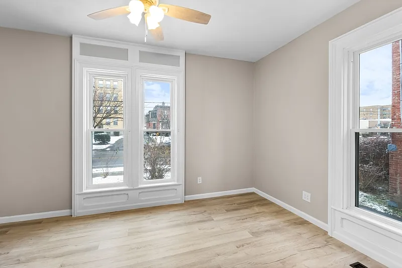 3 bed, 1.0 bath, $600 — Photo 3