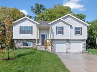 21702 Westover Rd, Peculiar, MO 64078