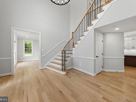 4th image of 2053 George Washington Rd