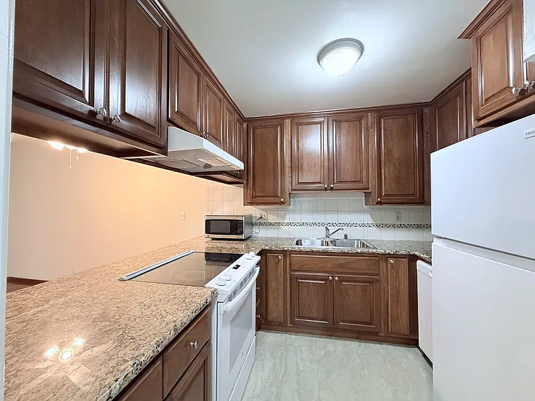 Kitchen Unit 112