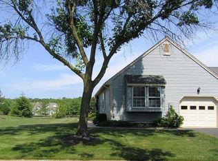 18 Glastonbury Dr #B, Monroe Township, NJ 08831