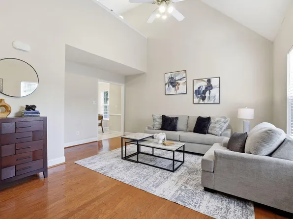 8 Cilantro Ct, Durham, NC 27713