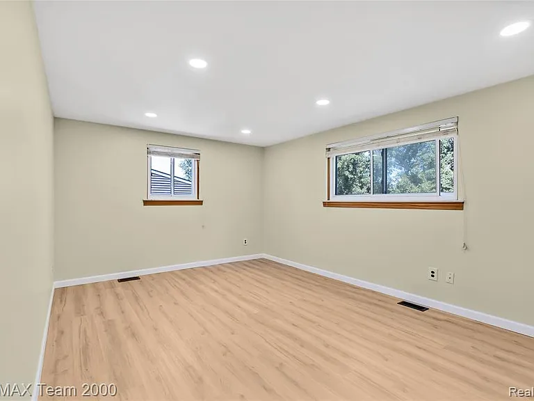 2053 Brookfield St — Photo 24