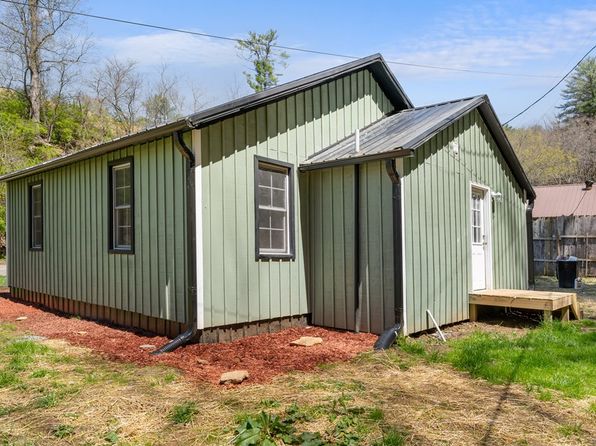 101 Brickside Ln, Galax, VA 24333