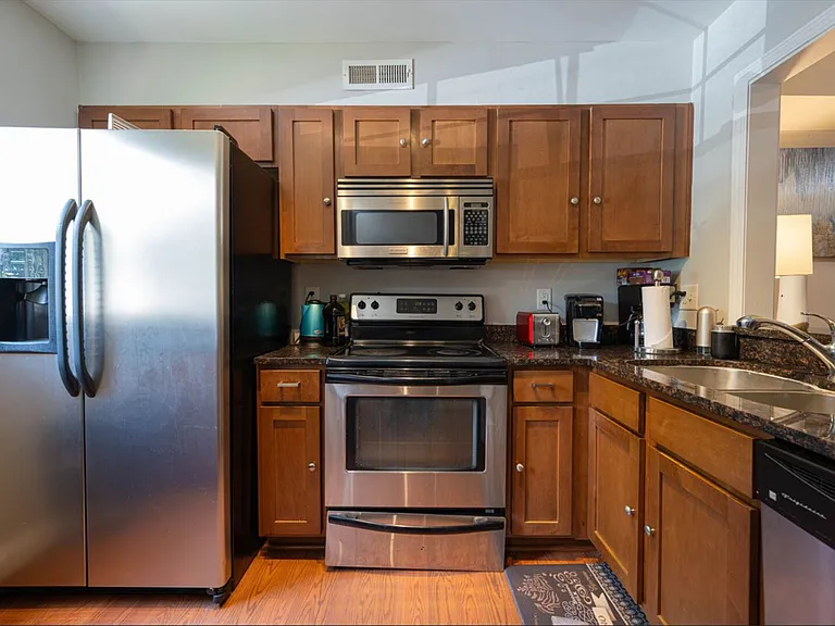 Green Oaks Ln — Photo 21