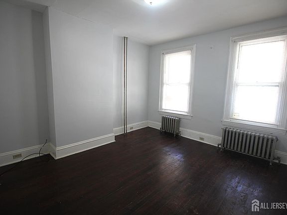 5th image of 417 Elmer St