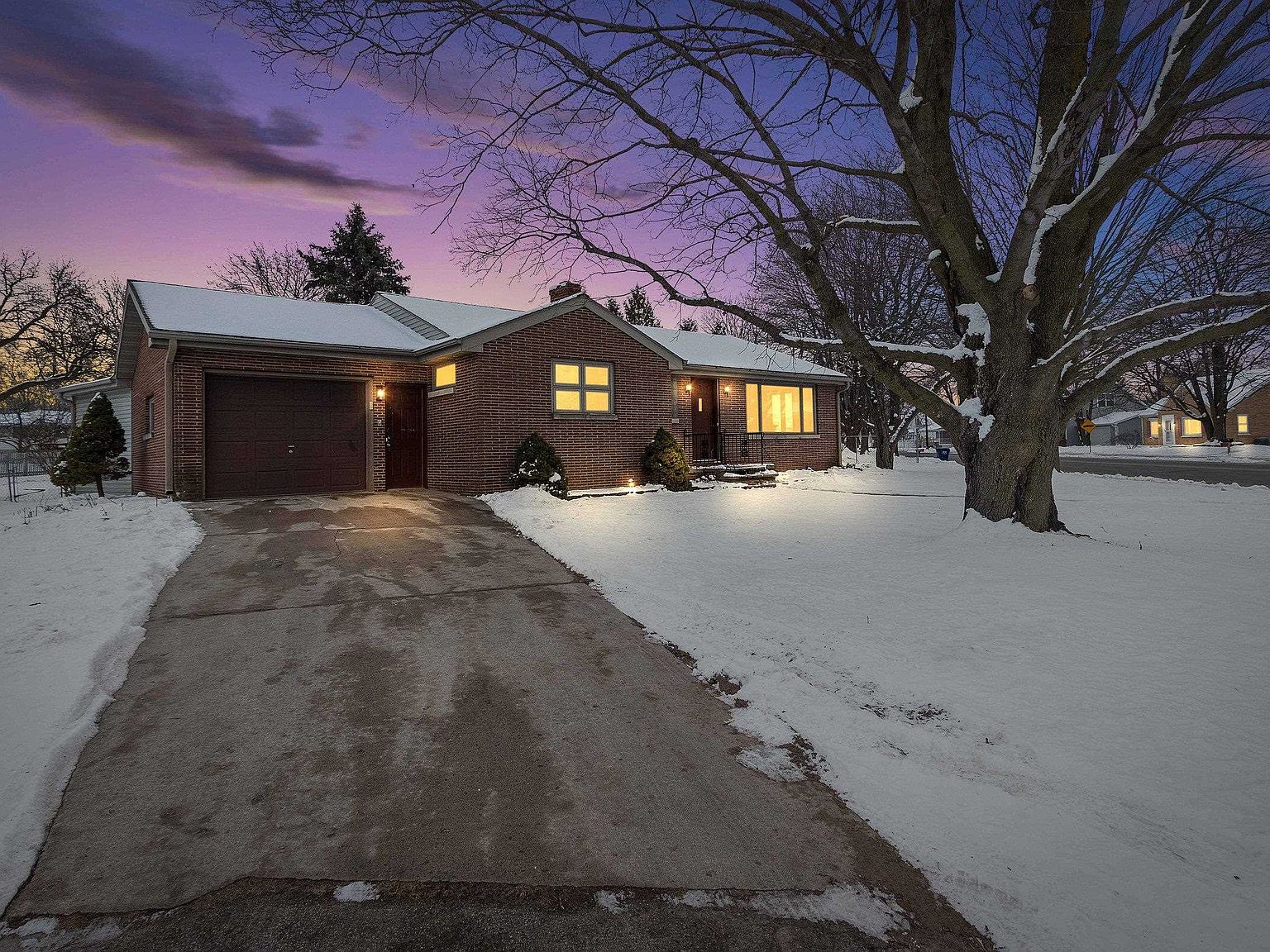 306 Main St, Luxemburg, WI 54217 Zillow