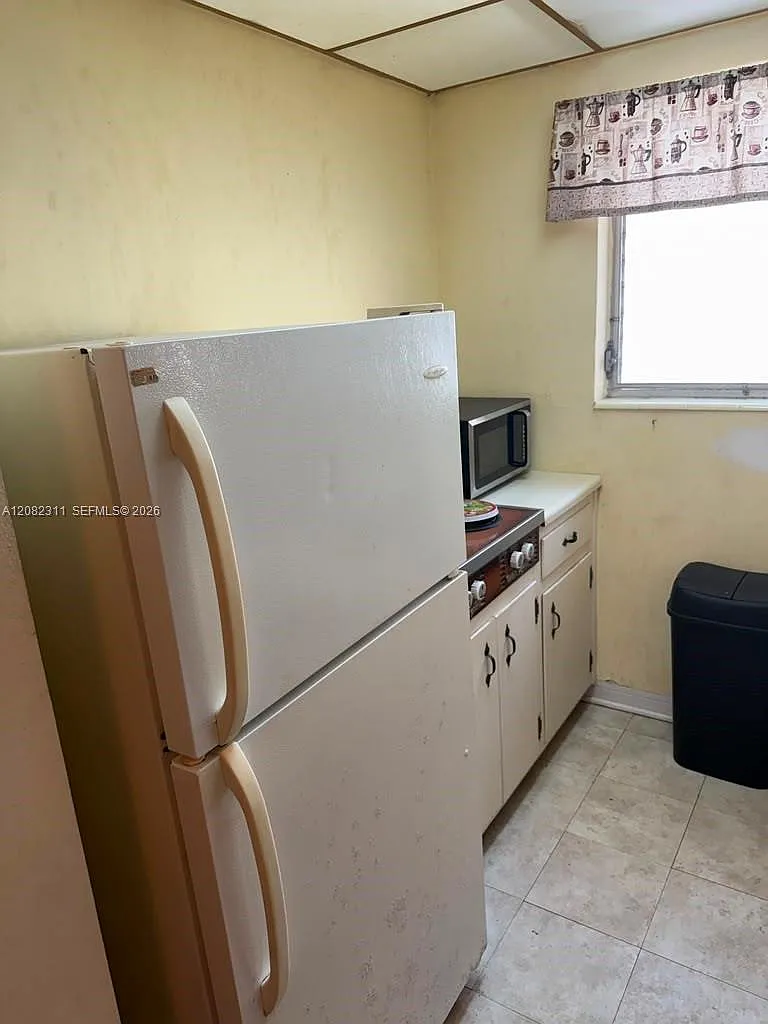 The Beverly Arms Condo — Photo 3
