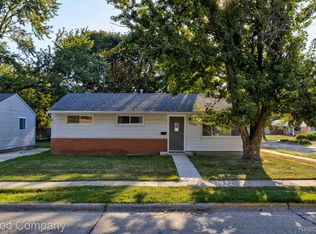 21900 Eastwood St, Oak Park, MI 48237