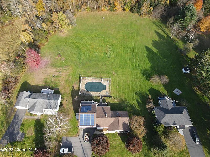 2nd image of 1092 Sacandaga Road