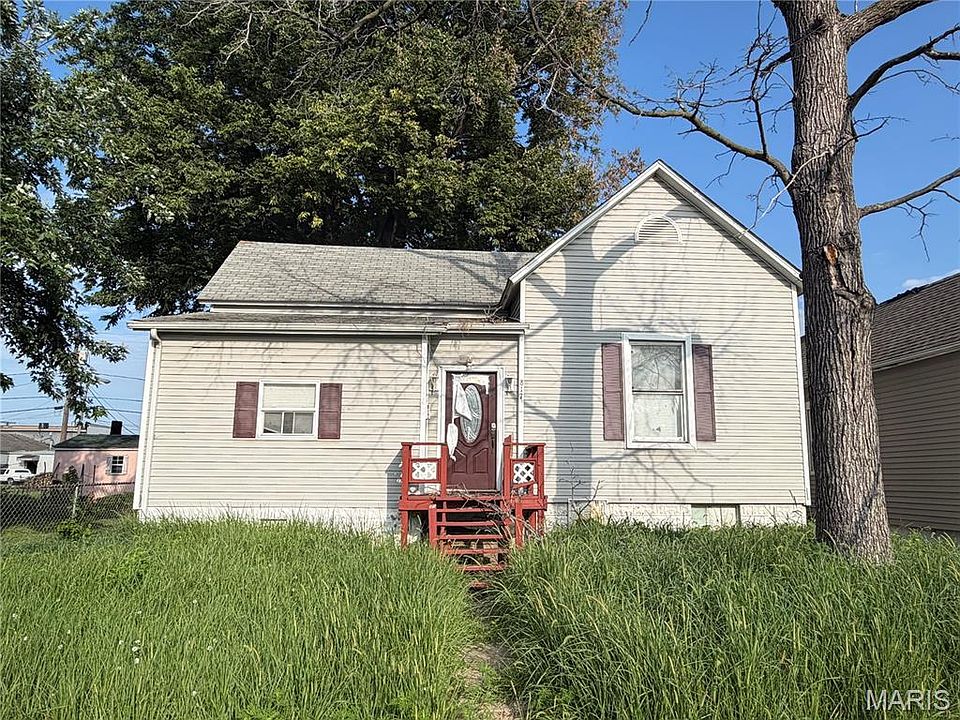 1st image of 817 Iowa St