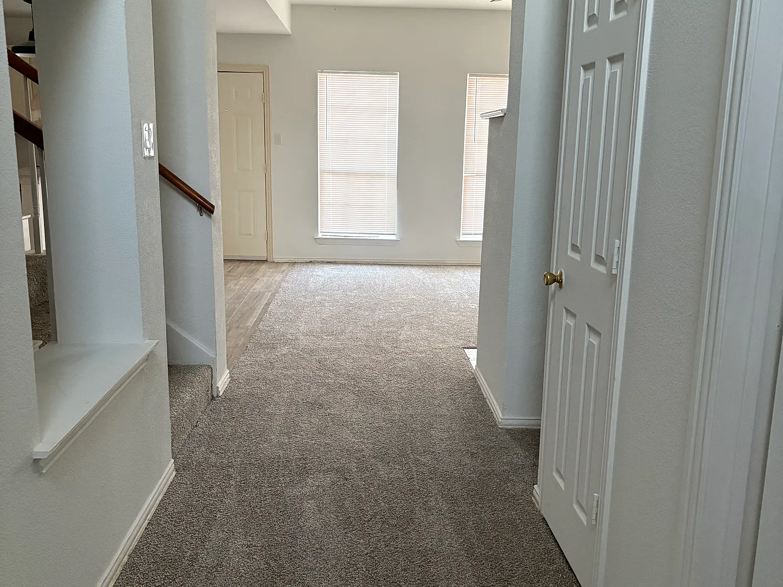 4 bed, 2.5 bath, 2500 sqft, $2,900 — Photo 4