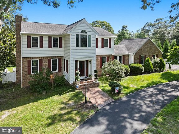 4th image of 4 Greenleaf Ln